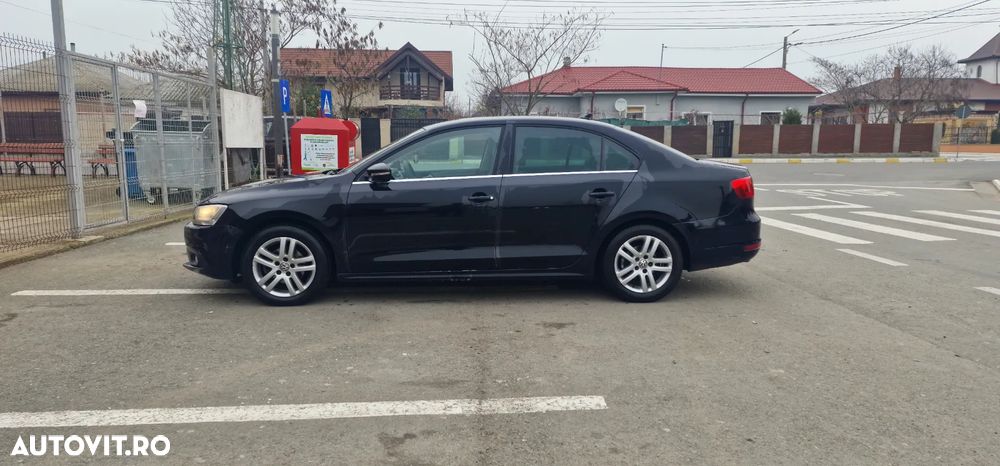 Volkswagen Jetta 1.6 TDI Blue Motion Technology Trendline - 3