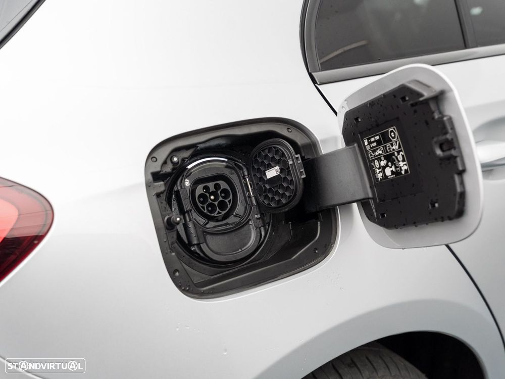 Mercedes-Benz A 250 e AMG Line - 12