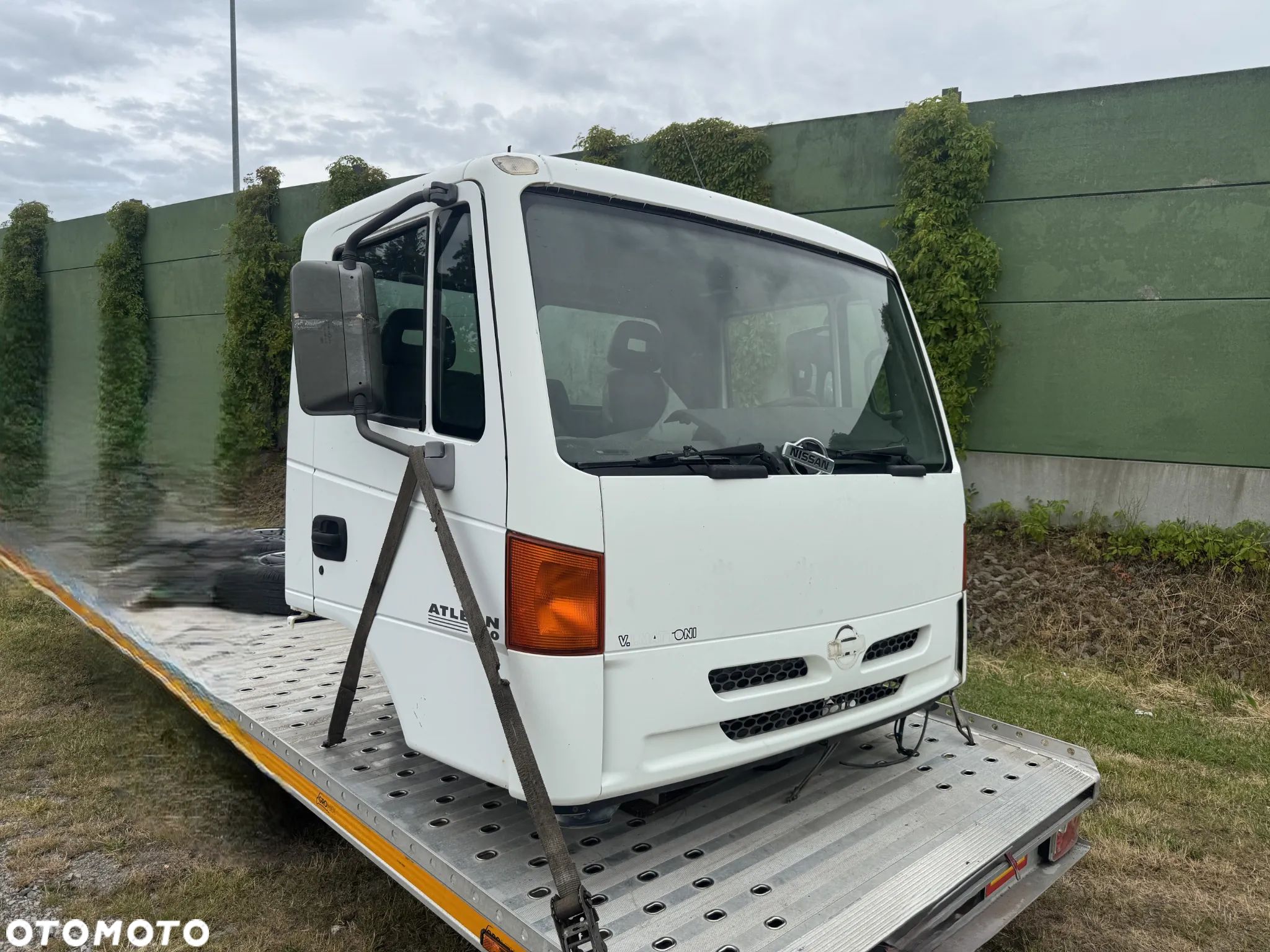 Kabina Nissan Atleon 2000-2006r ITALIA - 1