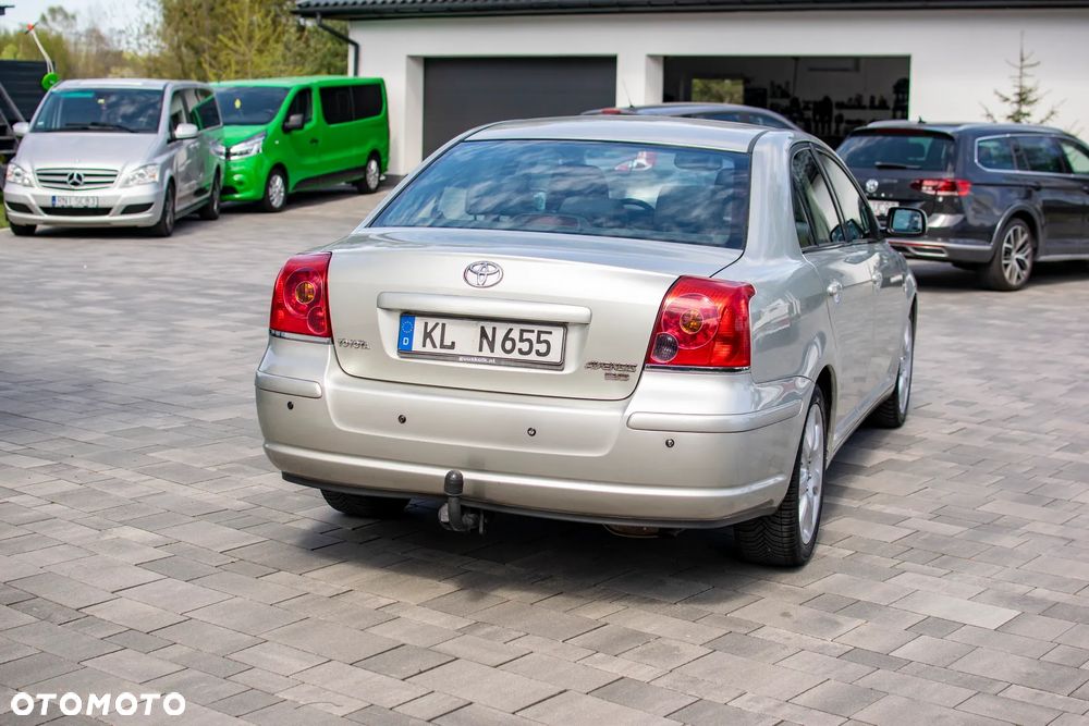 Toyota Avensis - 15