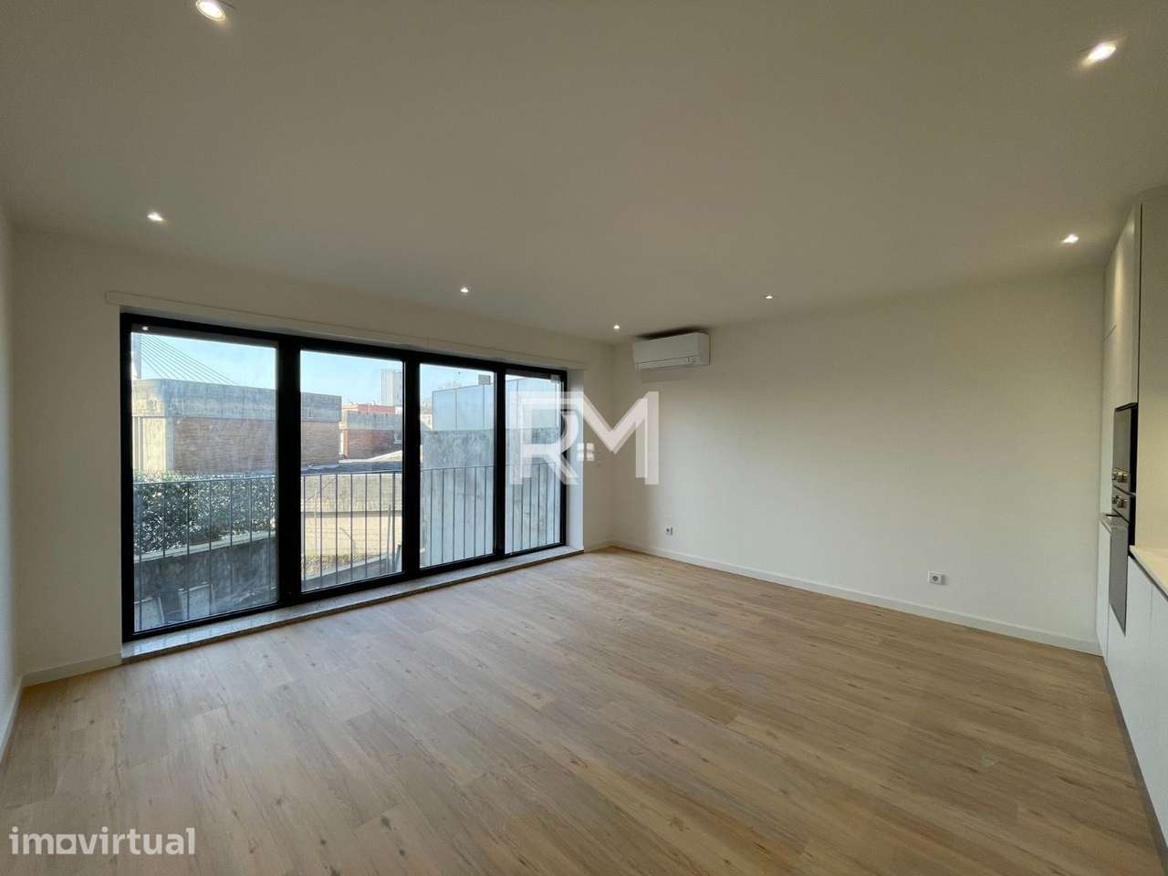 APARTAMENTO T1 COM VARANDA - CORUJEIRA - Grande imagem: 2/24