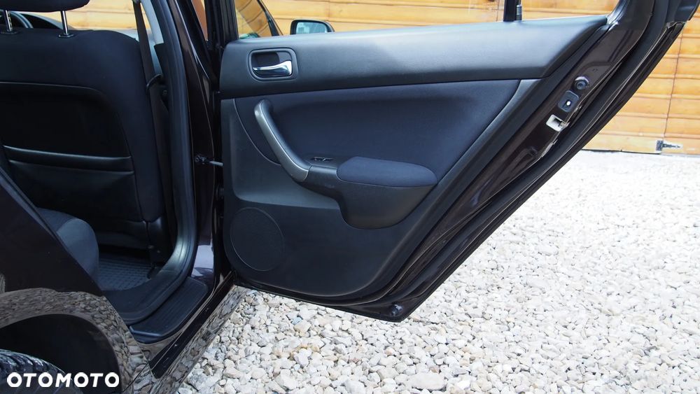 Honda Accord 2.0 Comfort - 32