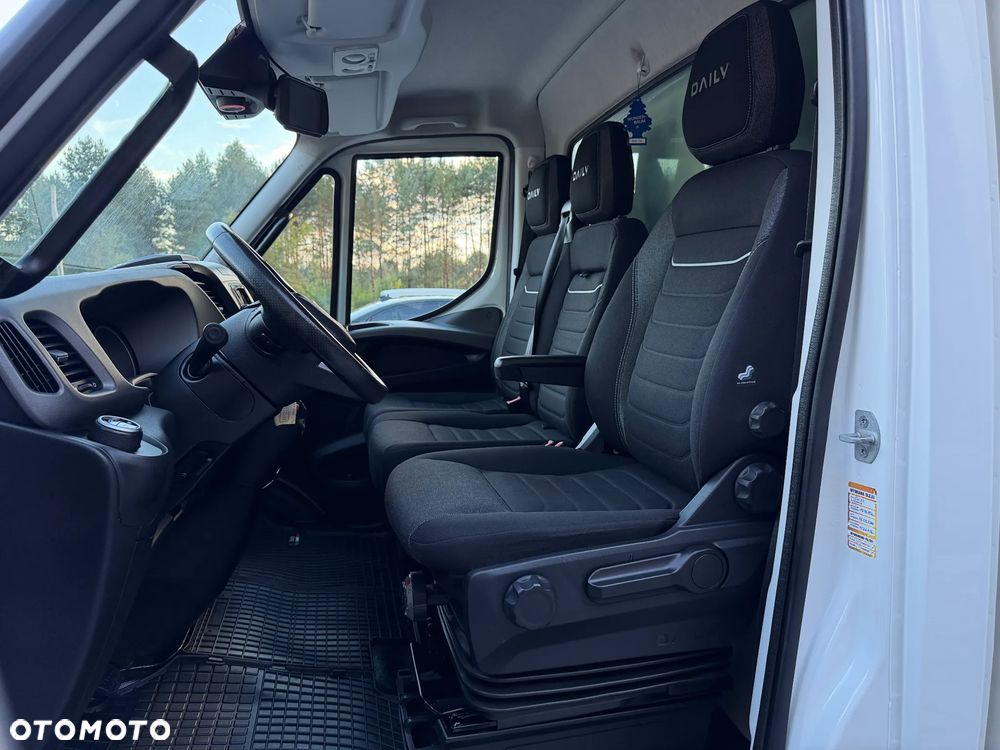 Iveco 35/50c180 Kontener 4.9m + Winda 750kg / Najbogatsze wyposażenie / Poduszki AIRPRO / Automatyczna skrzynia / Ledy / Nowe opony / Zarejestrowany FV23% - 24