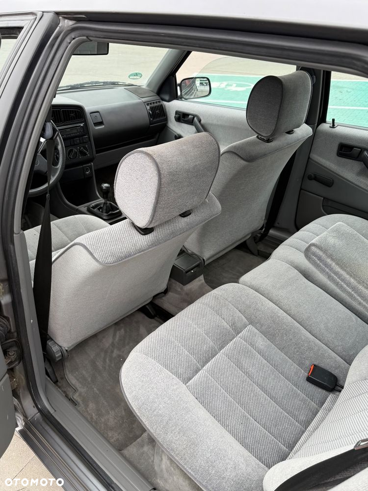 Volkswagen Passat 1.8 GL - 8