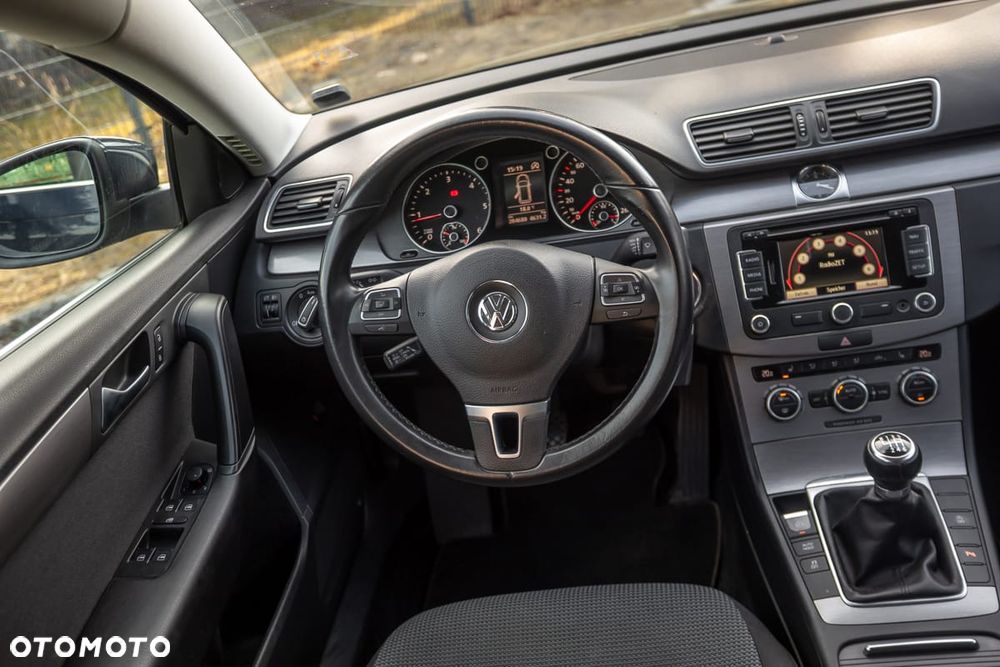 Volkswagen Passat 2.0 Blue TDI SCR Comfortline - 32