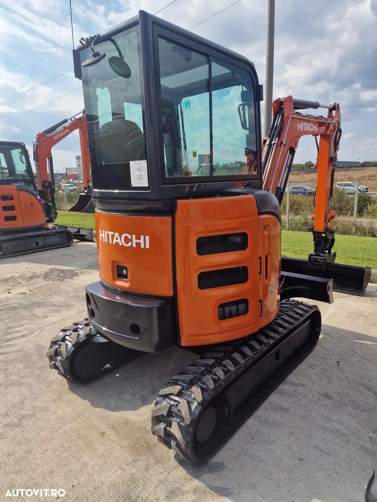 Hitachi 2,7t, CUPLA RAPIDA cu INCLINARE CUPE, 2021, 627h, cupe 400mm, 600mm, taluz NOI, senile 80% bune, inst picon, latime 1,5m, Ad sapare 3m, ridica 1,5t, motor 21CP, Produs in JAPONIA, posiblitate leasing 4 ani, CA NOU-PROMOTIE 32.900 EUR+Tva - 27