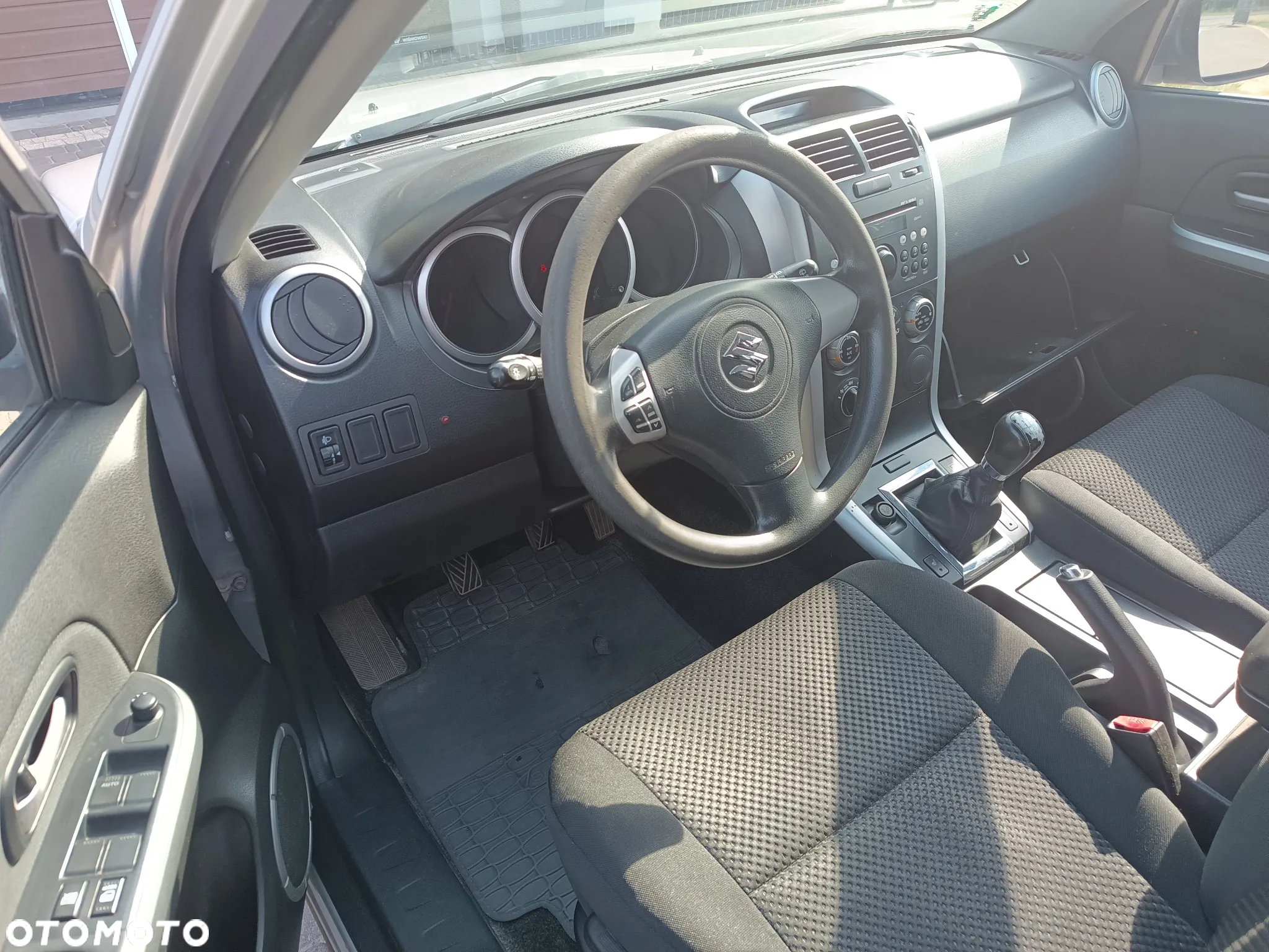 Suzuki Grand Vitara 2.0 - 16