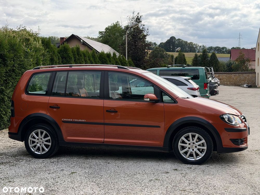 Volkswagen Touran 2.0 TDI DPF Cross - 4