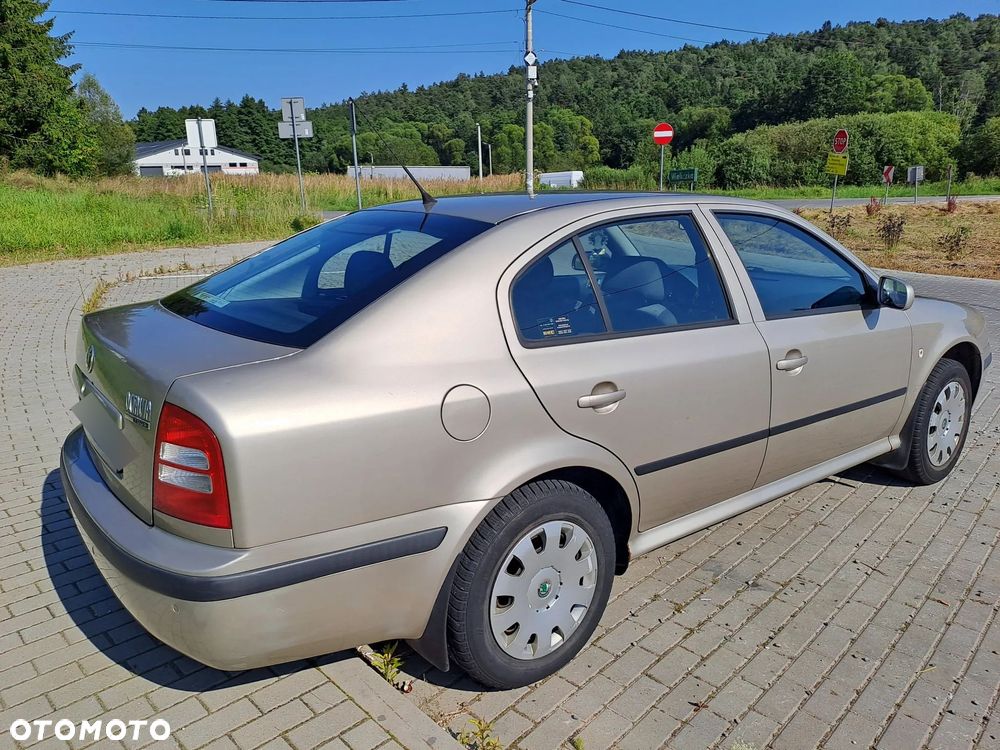 Skoda Octavia 1.6 Tour - 4