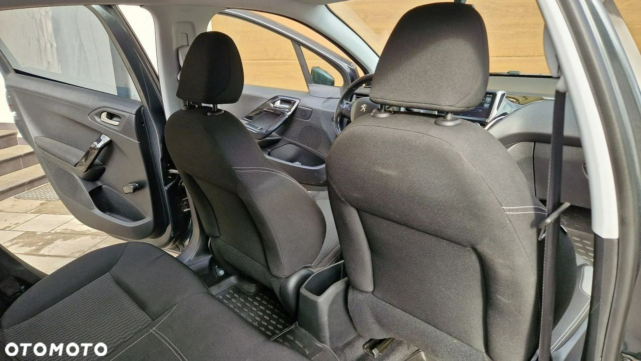Peugeot 208 - 14