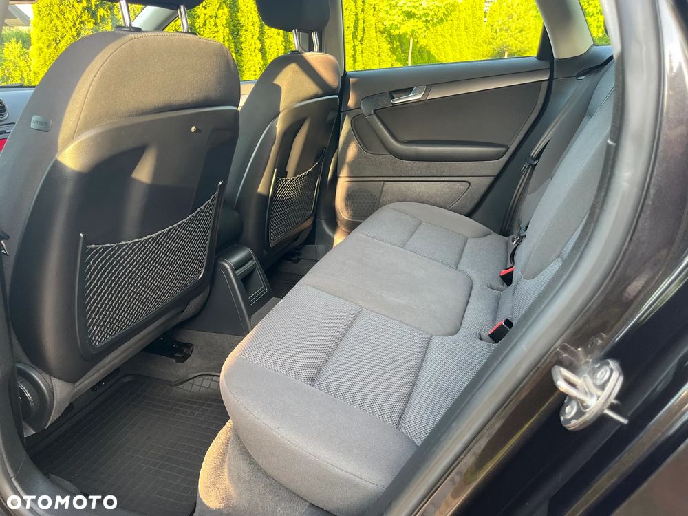 Audi A3 Sportback 1.6 TDI DPF Ambiente - 24