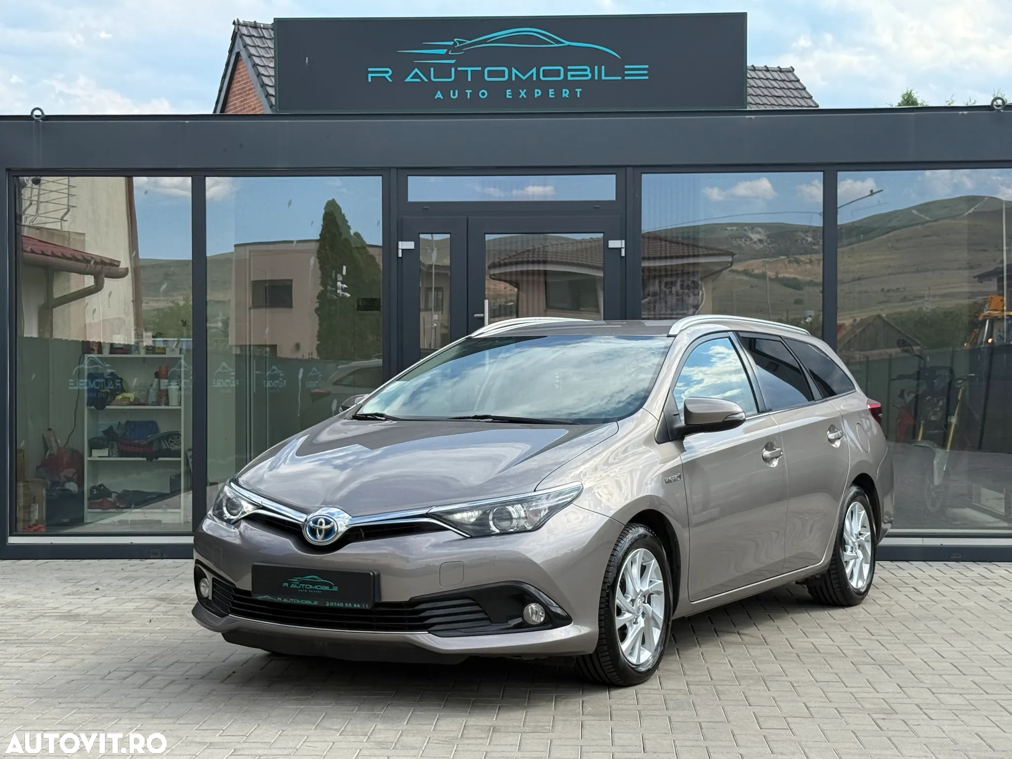 Toyota Auris 1.8 VVT-i Hybrid Automatik Touring Sports Design Edition - 4