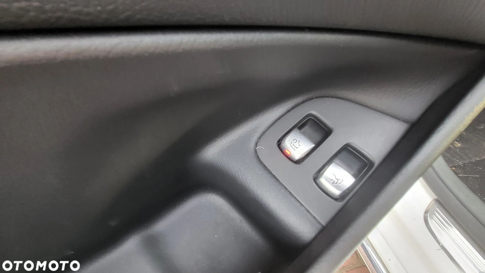 Mercedes-Benz Klasa E 220 d 4Matic T 9G-TRONIC - 33
