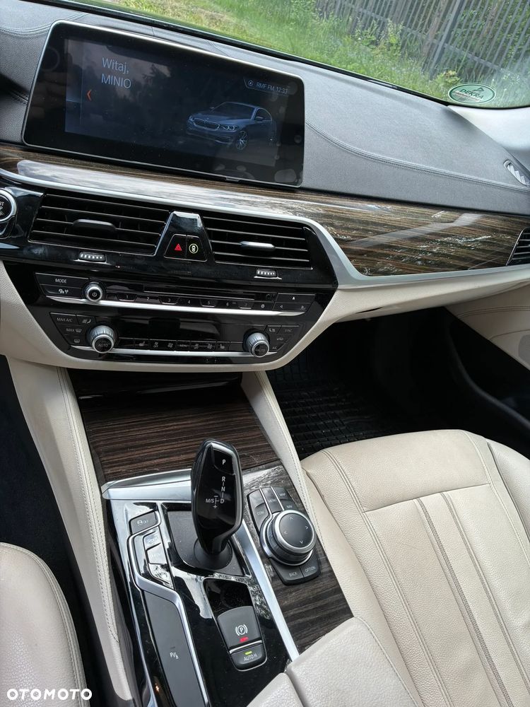 BMW Seria 5 520d xDrive - 9