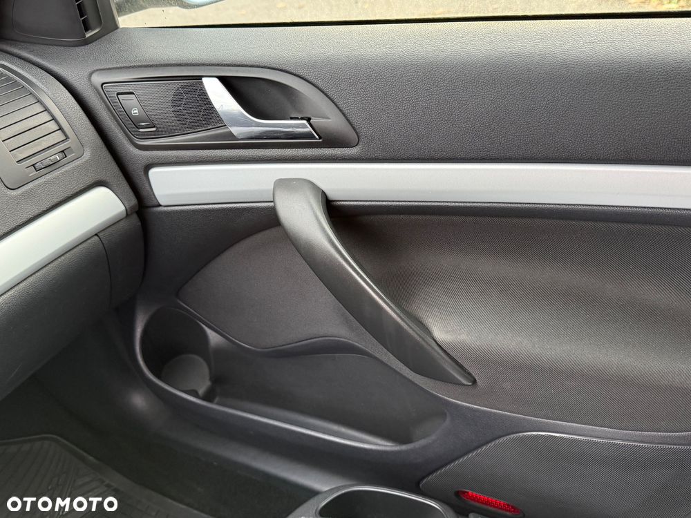 Skoda Octavia 1.6 Combi Ambiente - 28