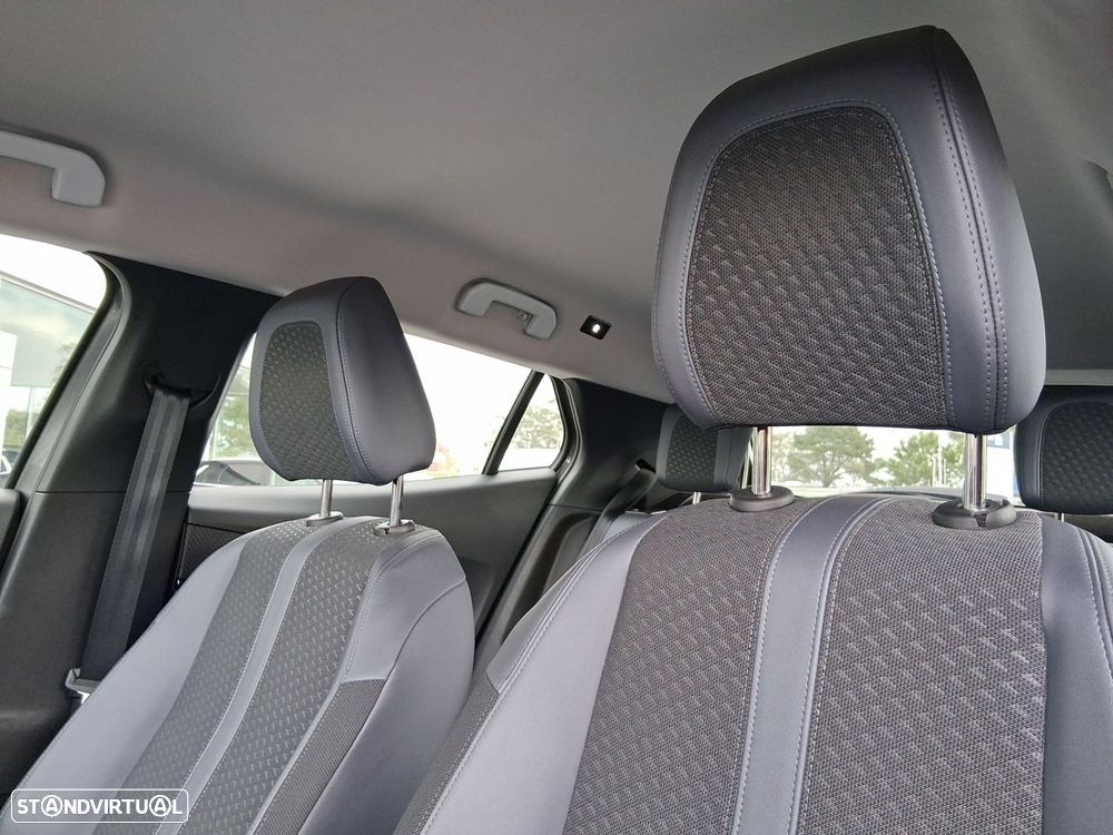 Peugeot 2008 1.2 PureTech Allure Pack EAT8 - 10