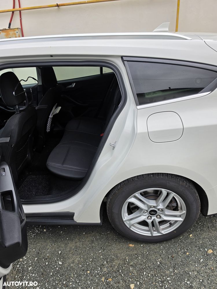 Ford Focus - 11