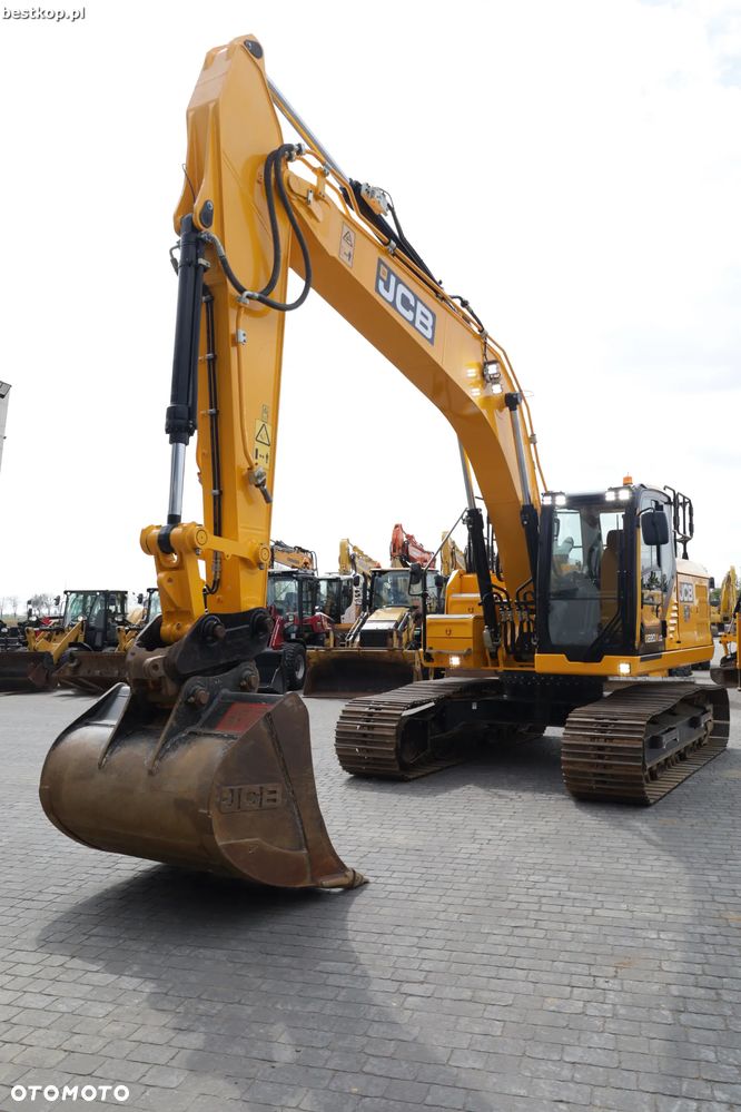 JCB 220X - 16