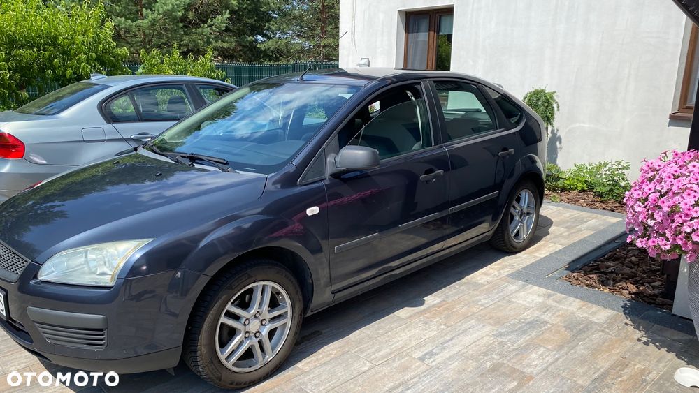 Ford Focus 1.6 Ambiente - 2