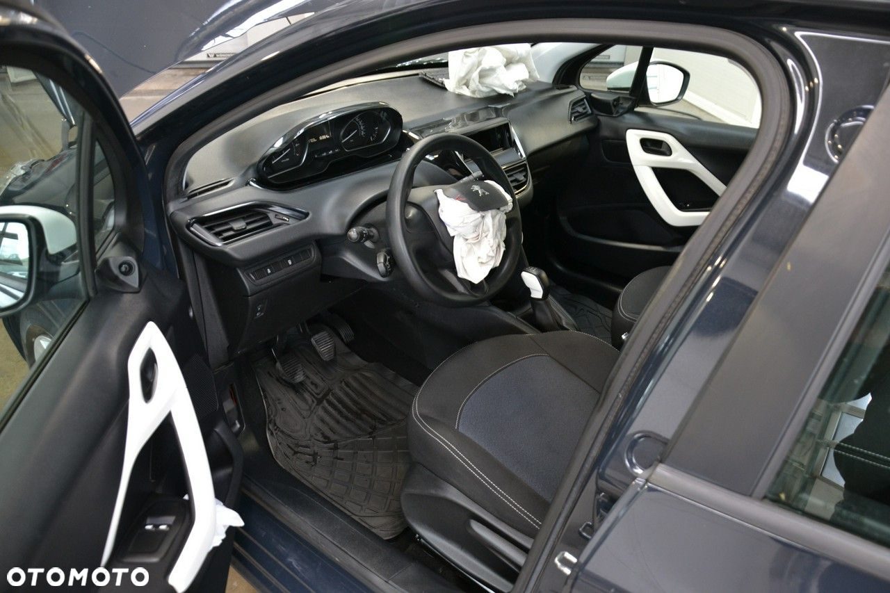 Peugeot 208 - 19
