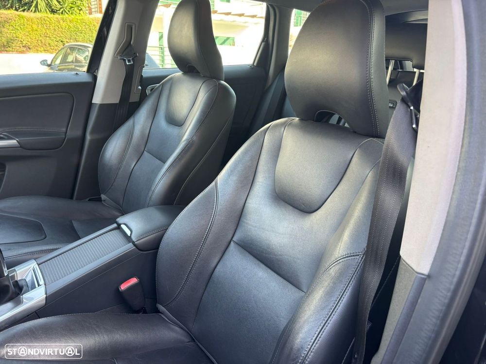 Volvo XC 60 2.0 D4 R-Design - 22