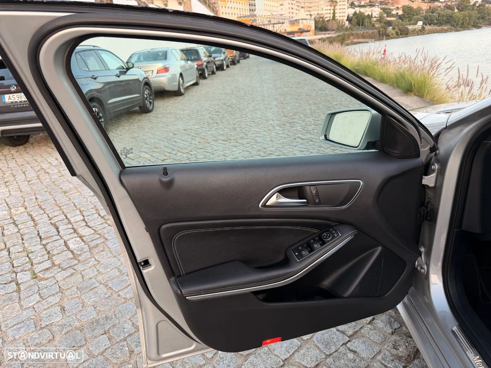 Mercedes-Benz A 200 CDI 4Matic 7G-DCT Urban - 11