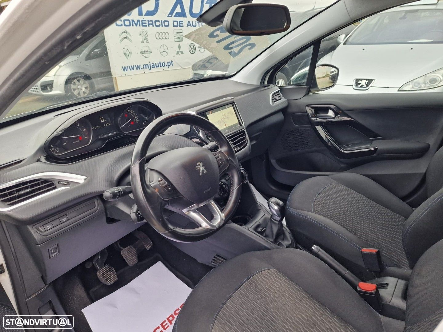 Peugeot 208 1.5 BlueHDi Signature - 6