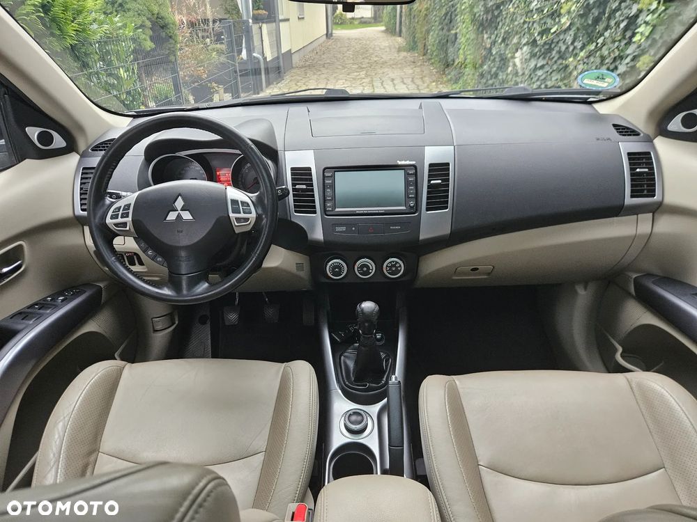 Mitsubishi Outlander 2.2 DI-D 4WD Intense - 14