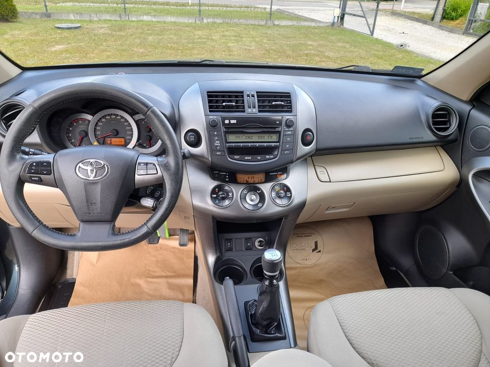 Toyota RAV4 2.2 D-4D Prestige - 26