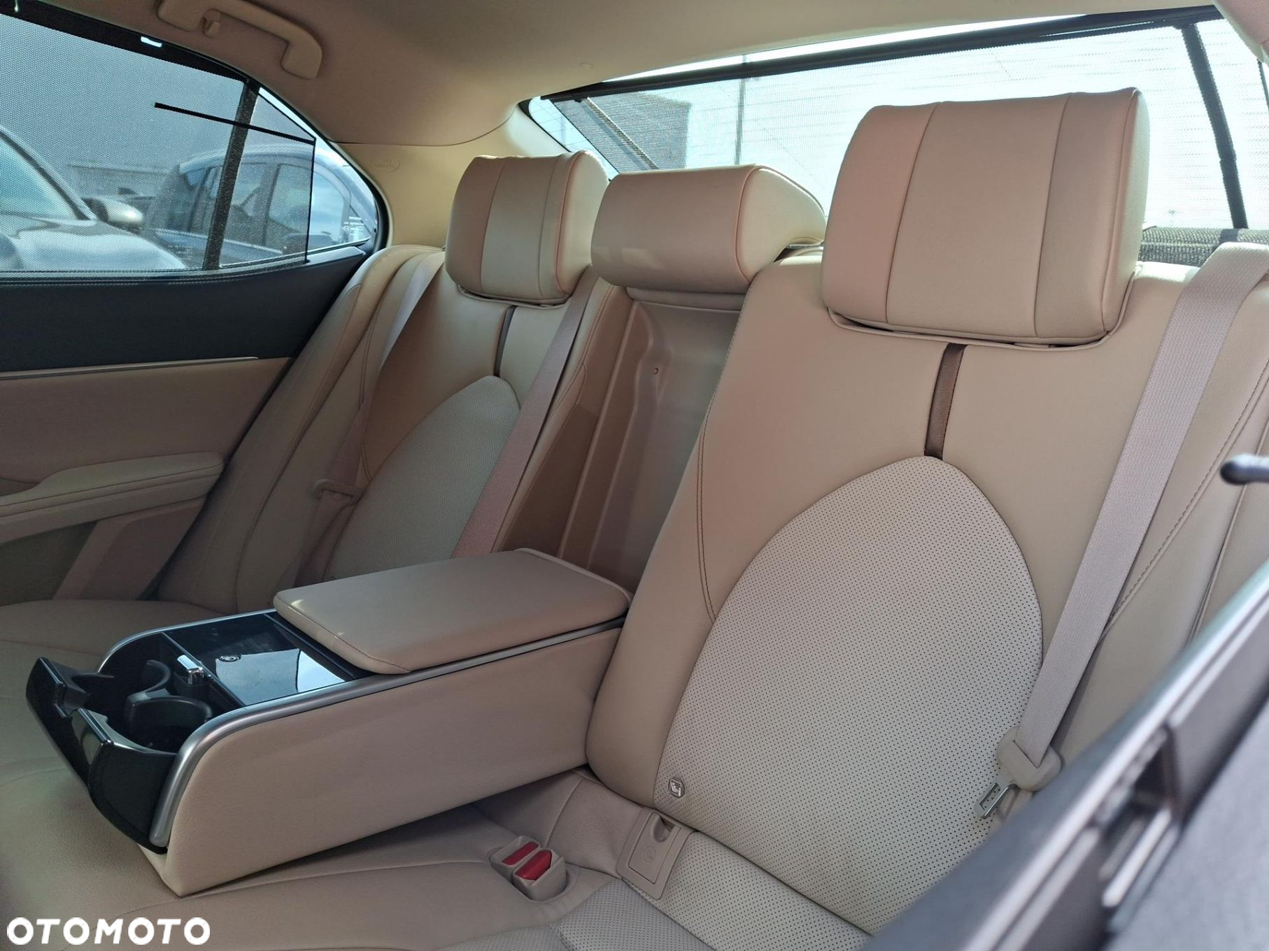 Toyota Camry - 22