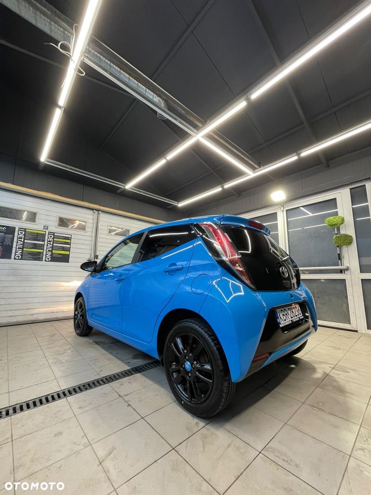 Toyota Aygo x-clusiv - 10