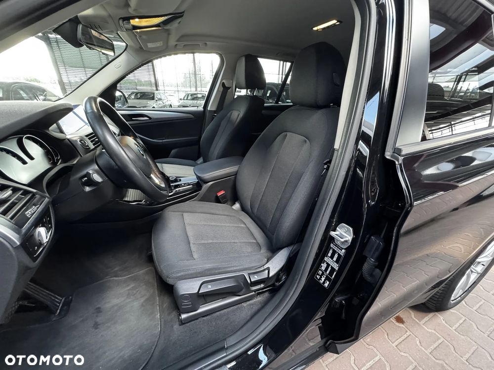 BMW X3 xDrive20i Advantage - 12