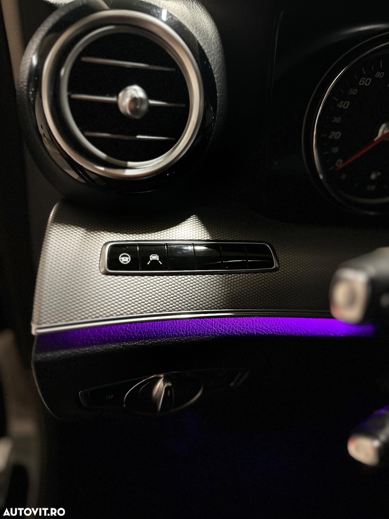 Mercedes-Benz E 220 d T 9G-TRONIC - 8