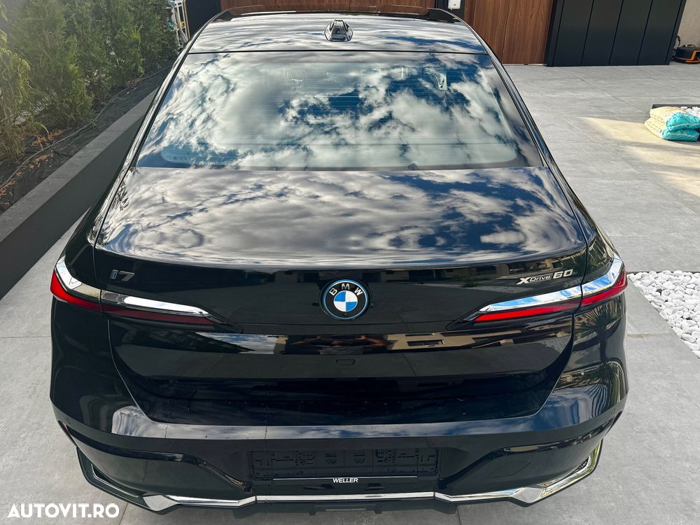 BMW i7 - 12