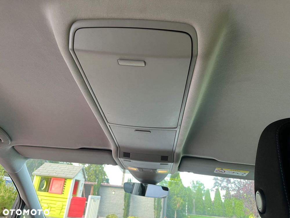 Volkswagen Touran 1.5 TSI ACT OPF DSG IQ.DRIVE - 33