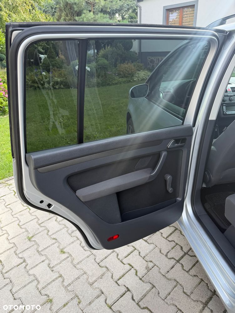 Volkswagen Touran - 16