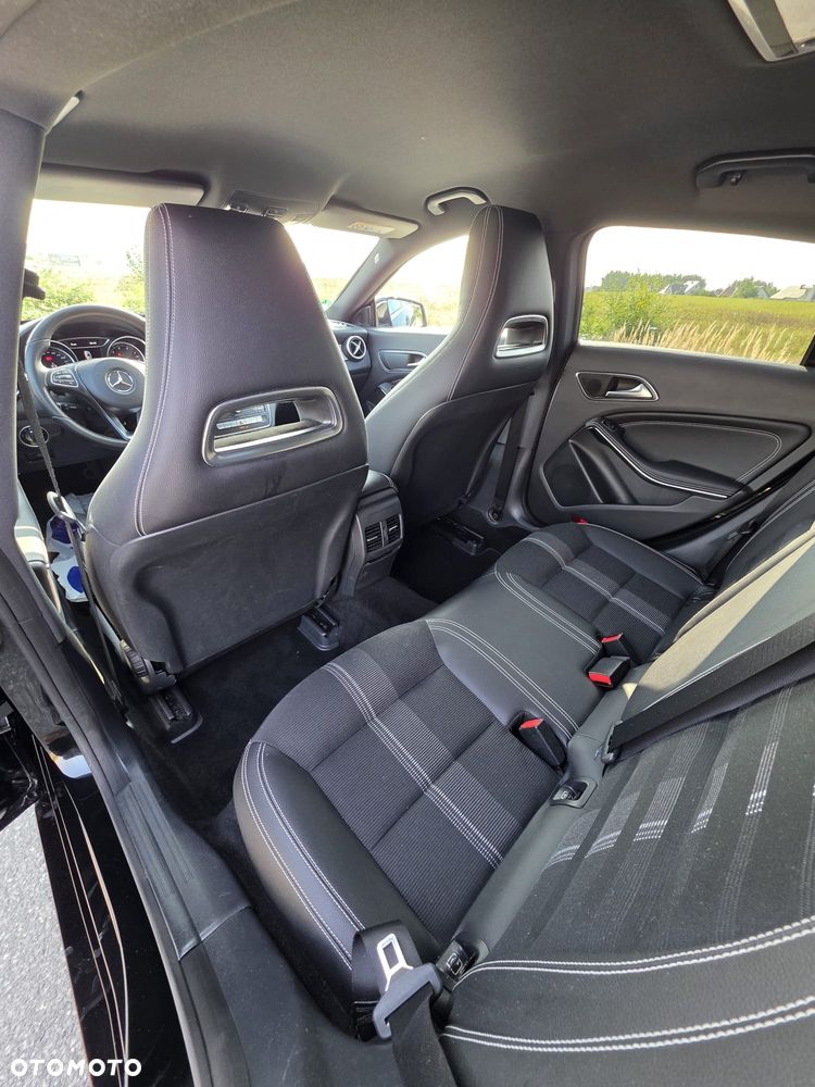 Mercedes-Benz CLA 180 7G-DCT UrbanStyle Edition - 12