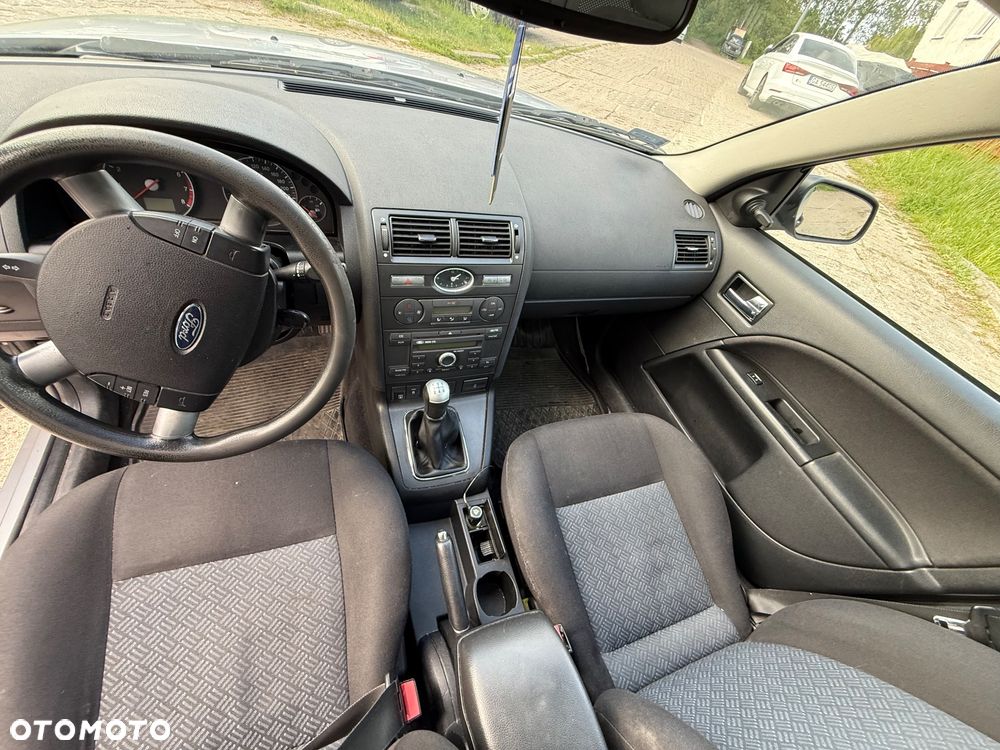 Ford Mondeo 2.0 Ghia - 12