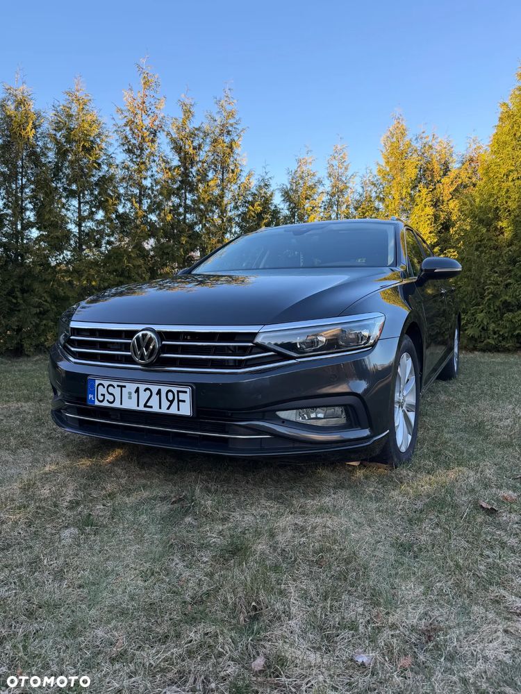 Volkswagen Passat - 1
