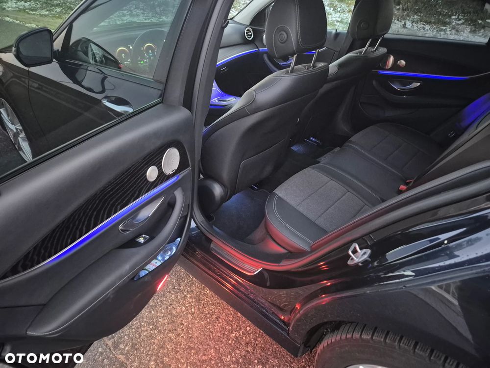 Mercedes-Benz Klasa E 300 de AMG - 16