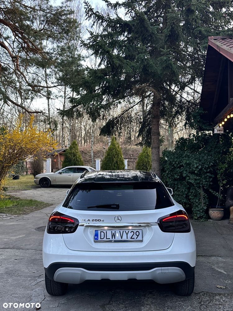 Mercedes-Benz GLA 200 d 7G-DCT - 5