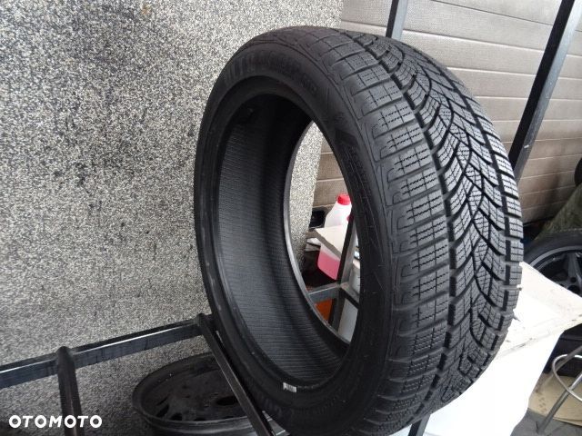 225/45/R18 95H Goodyear Ultra Grip Performance - 3