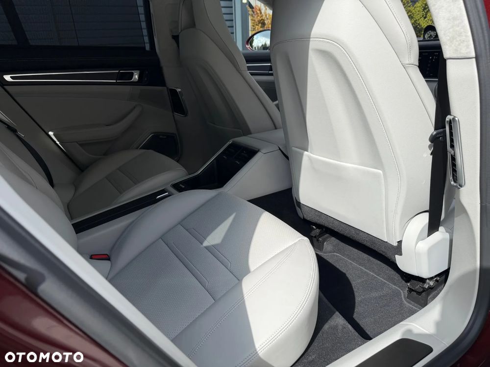 Porsche Panamera 4 E-Hybrid Platinum Edition - 28