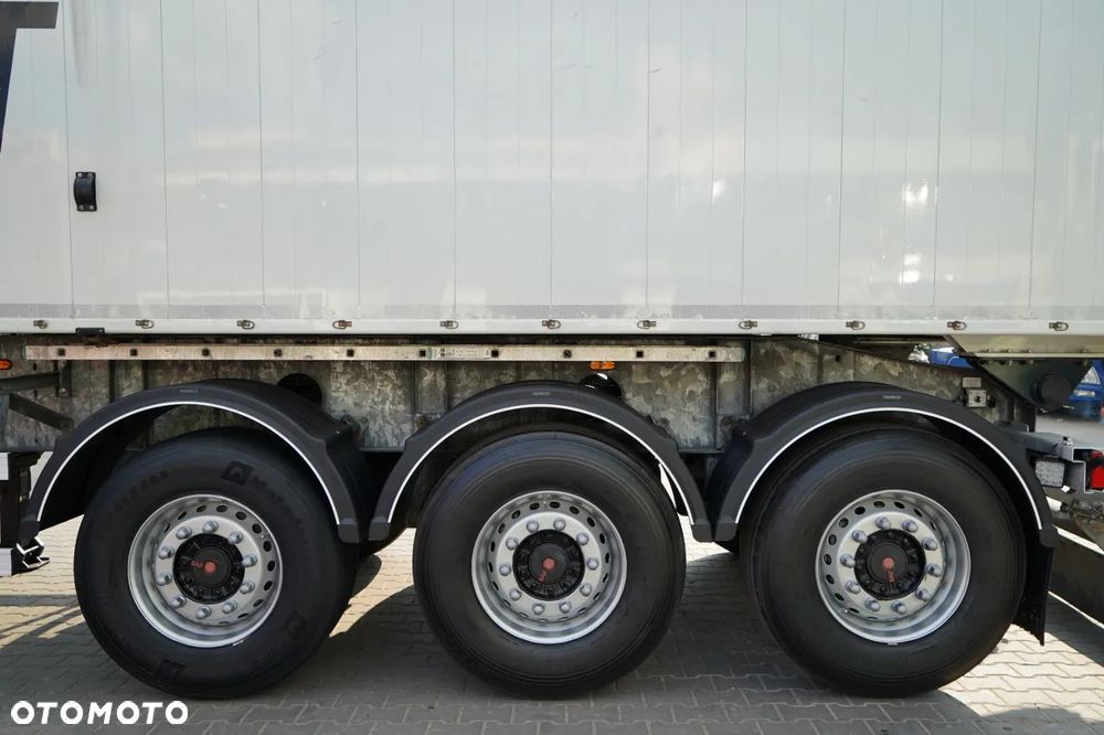 Zaslaw WYWROTKA ALUMINIOWA / 43 m3 /  OŚ PODNOSZONA / OSIE SAF - 18