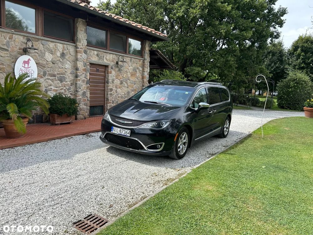 Chrysler Pacifica - 1