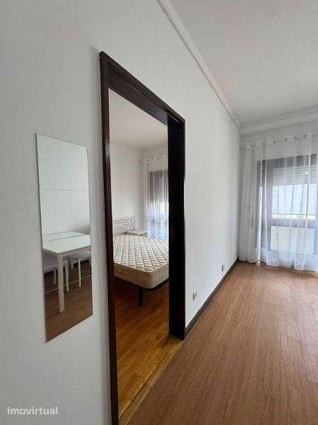Apartº T1  totalmente renovado e mobilado | R Santos Pousada | 2º Piso - Grande imagem: 3/11