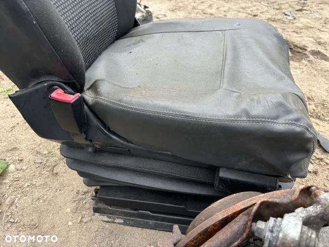 FOTEL PNEUMATYCZNY SIEDZENIE KIEROWCY MERCEDES VARIO 818 - 6