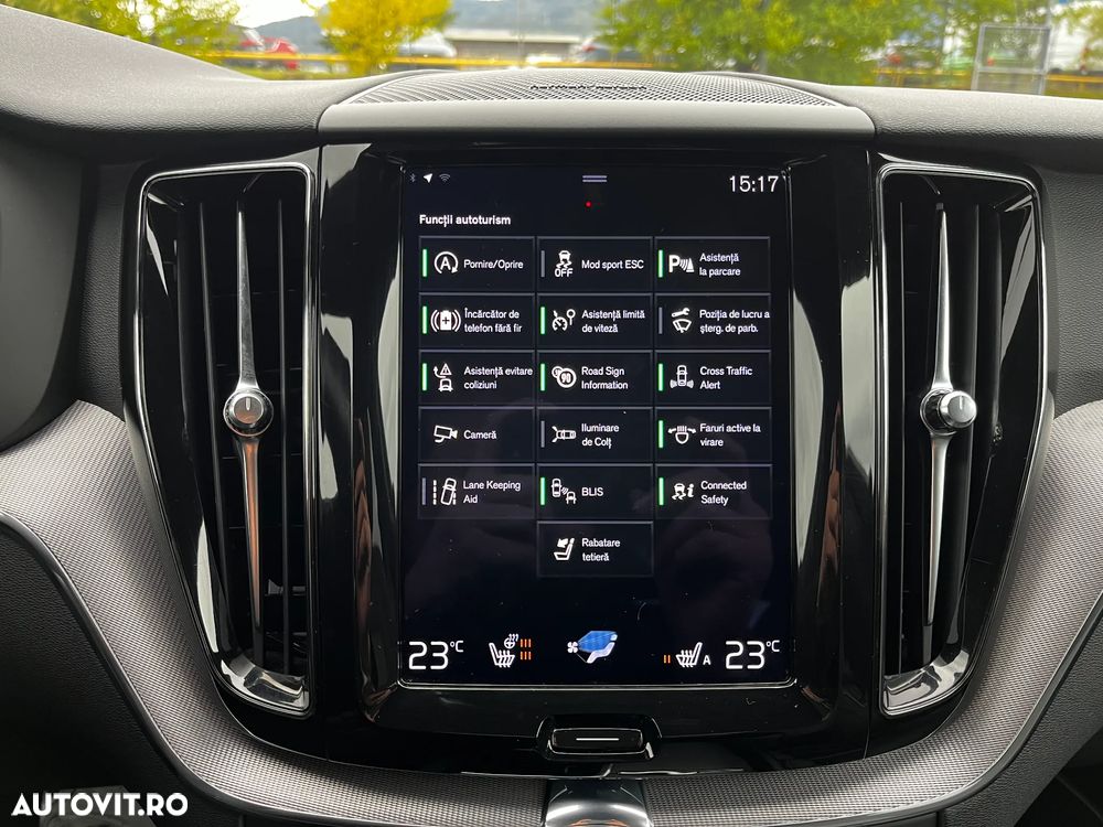 Volvo XC 60 B4 MHEV AT8 FWD R-Design - 24