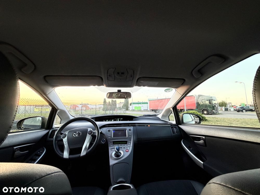 Toyota Prius 1.8 HSD Life - 16