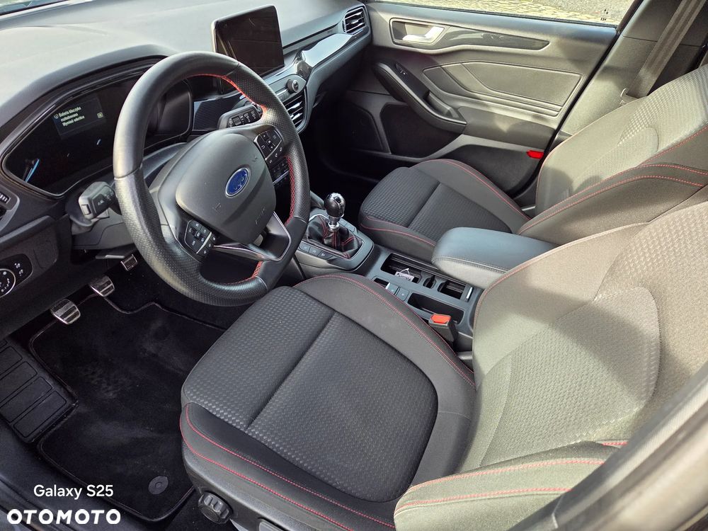 Ford Focus 1.0 EcoBoost Hybrid ST-LINE - 9
